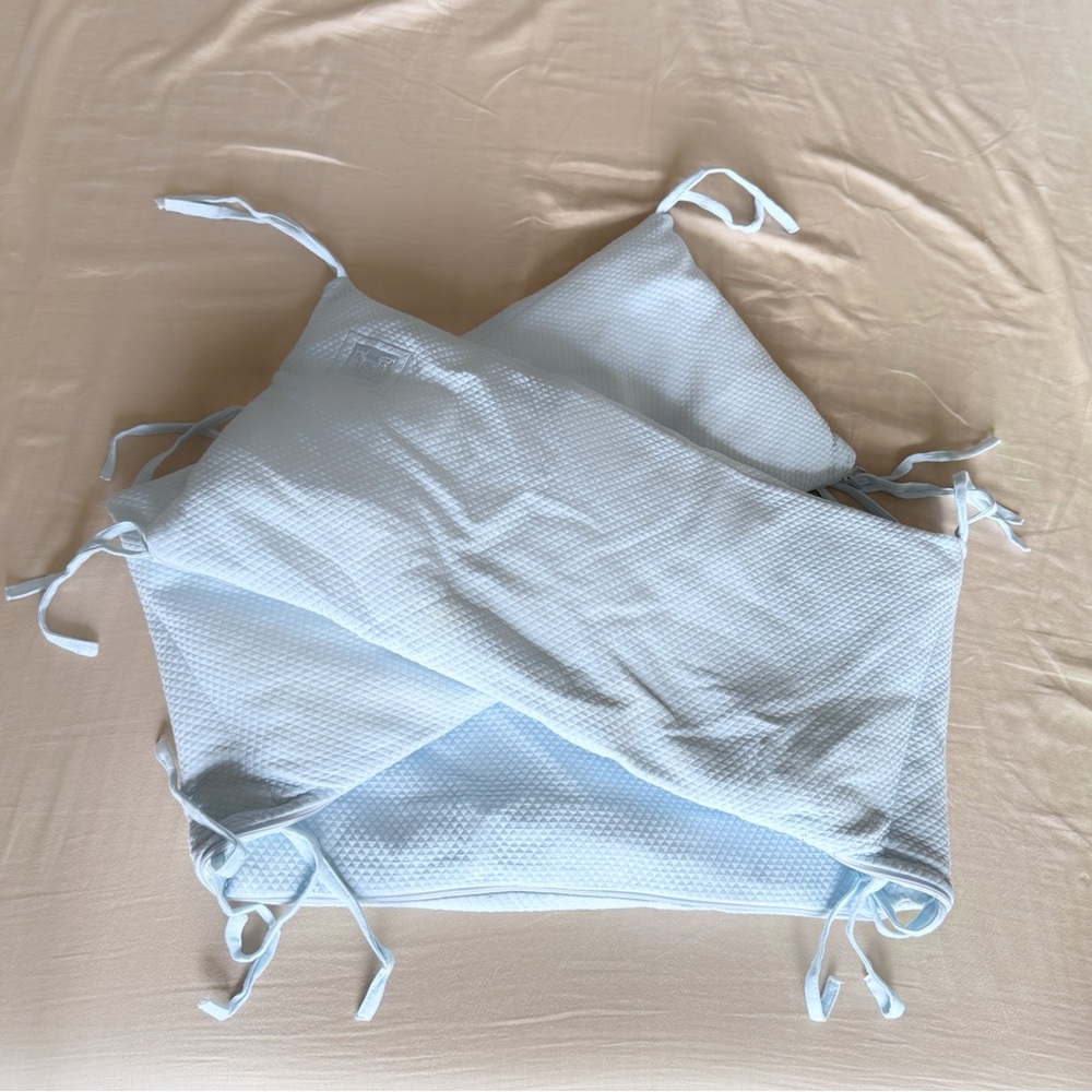 Red Castle | Pale blue Bed Bumper
